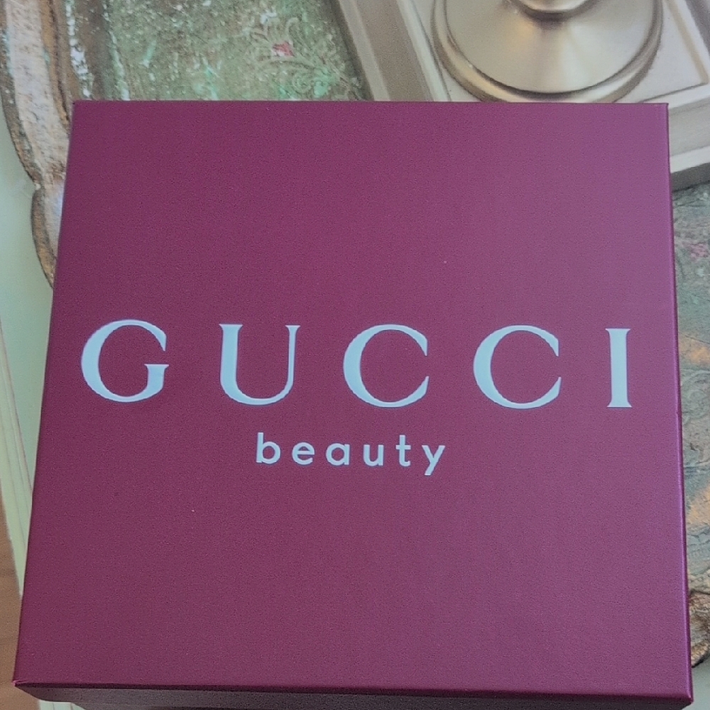 Gucci Burgundy Beauty Box‎